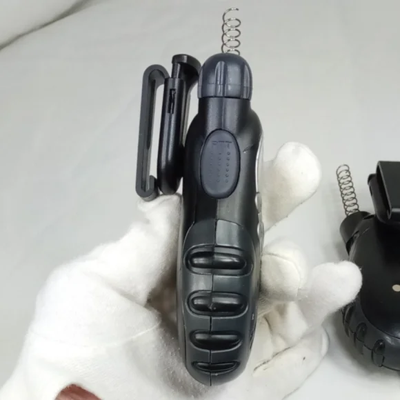 Motorola T5820 Two-Way Radios in Black and Gray - Picture 6 of 15